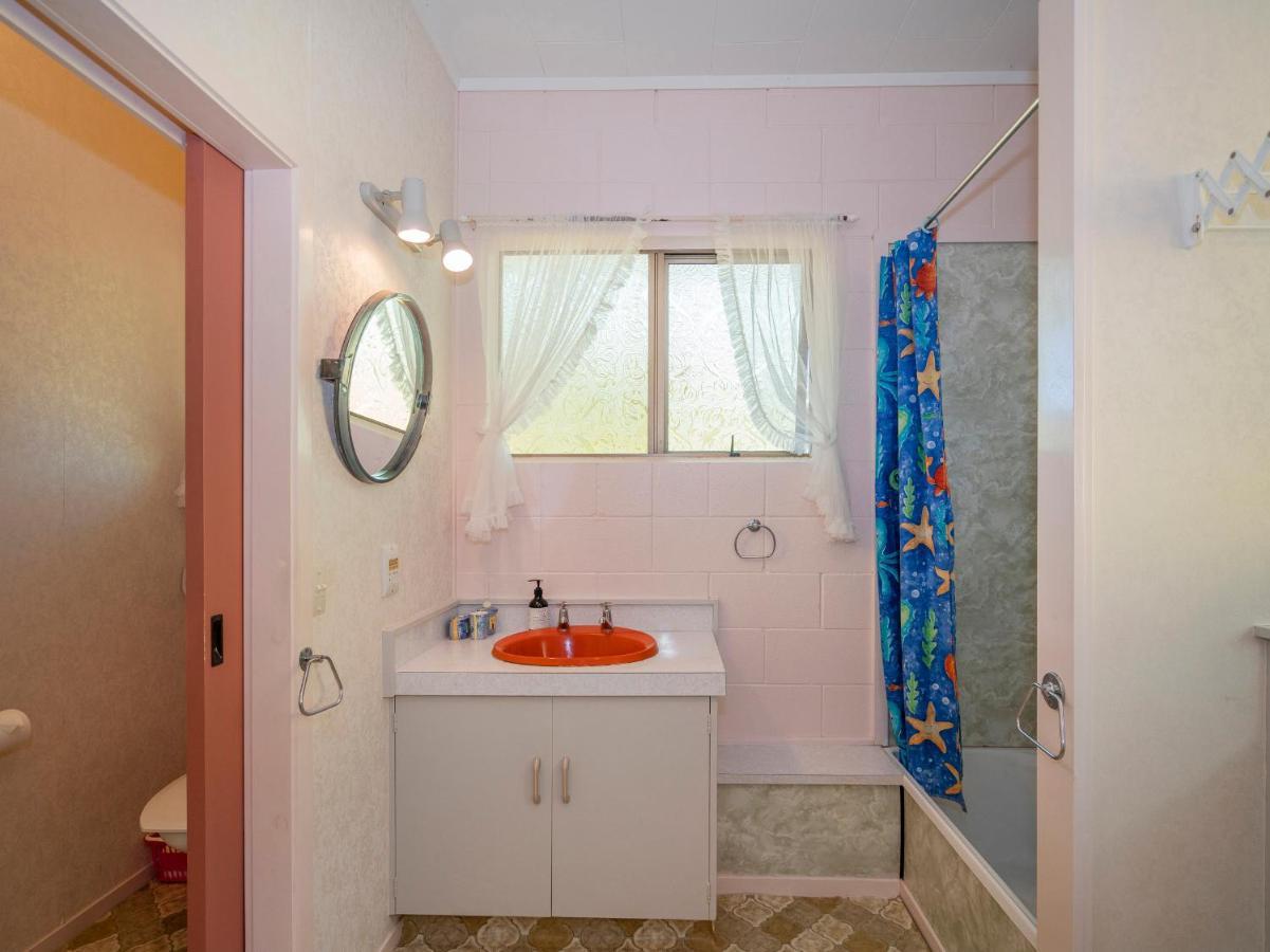 Cosy At Cooks - Cooks Beach Downstairs Unit エクステリア 写真