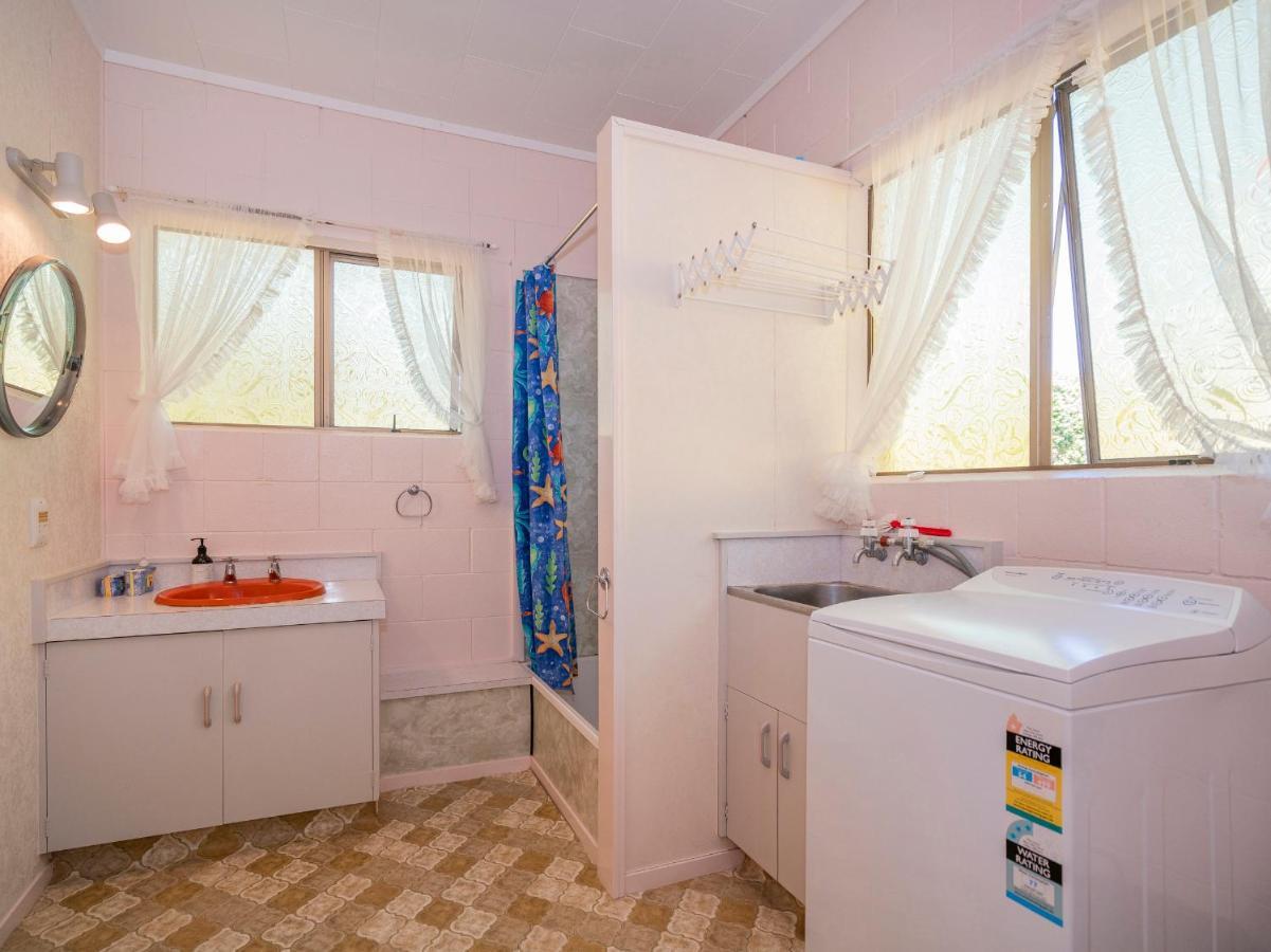 Cosy At Cooks - Cooks Beach Downstairs Unit エクステリア 写真