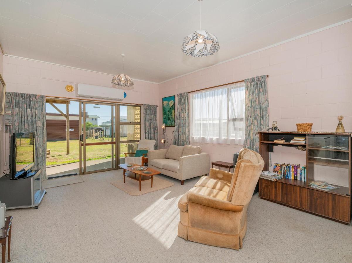 Cosy At Cooks - Cooks Beach Downstairs Unit エクステリア 写真
